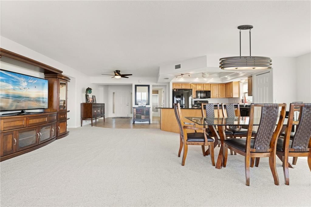 For Sale: $359,000 (3 beds, 2 baths, 1592 Square Feet)