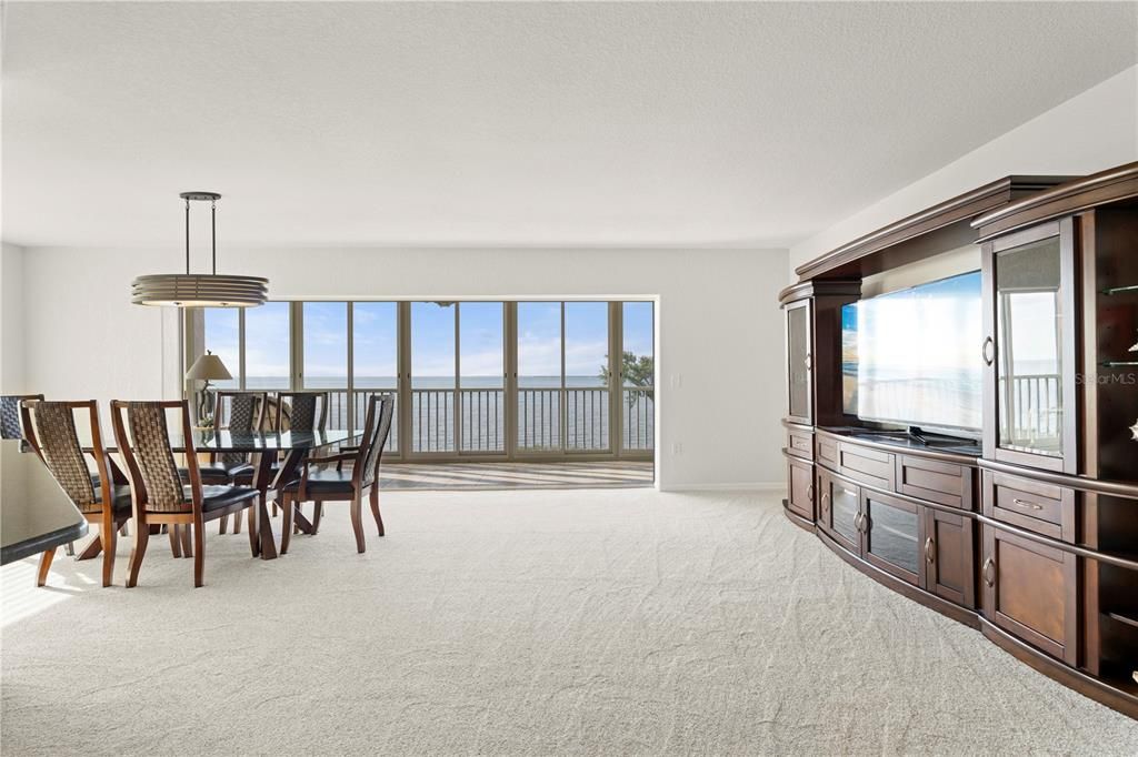 For Sale: $359,000 (3 beds, 2 baths, 1592 Square Feet)