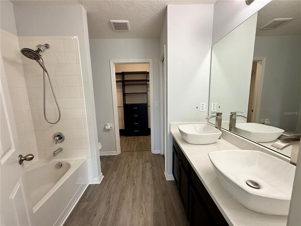 For Rent: $2,100 (2 beds, 2 baths, 1240 Square Feet)