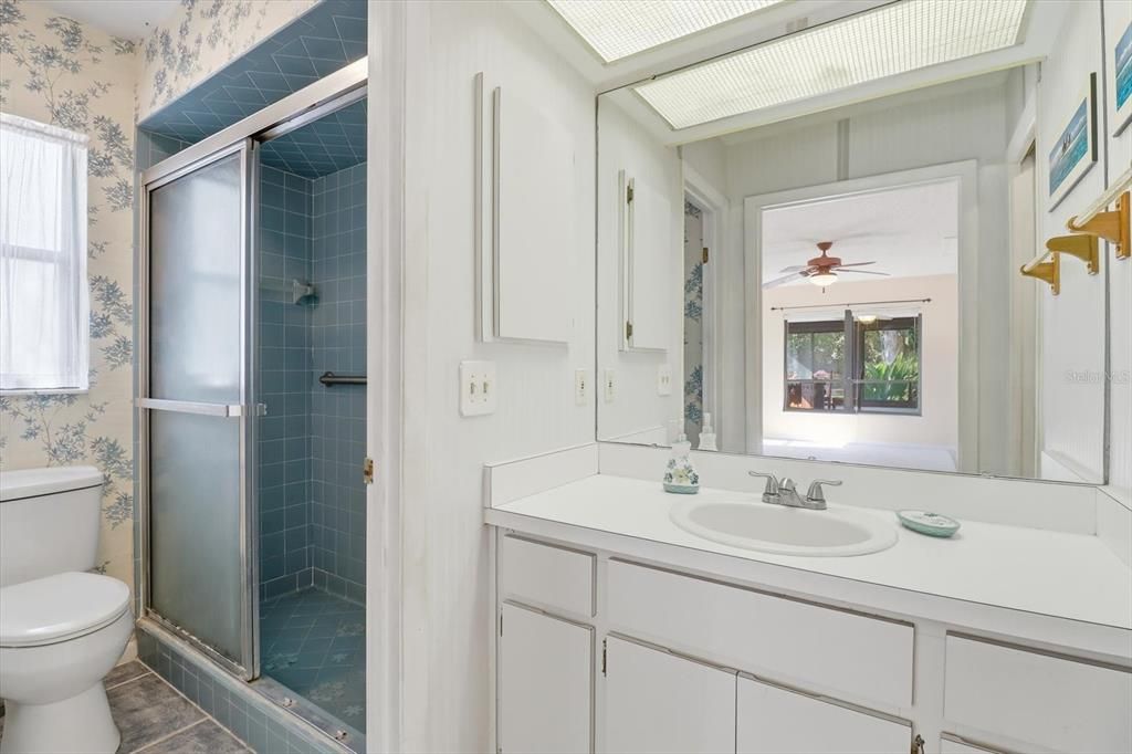 На продажу: $245,000 (2 спален, 2 ванн, 1430 Квадратных фут)