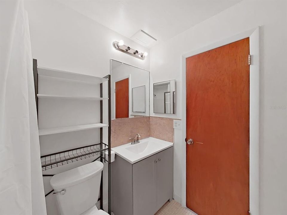 For Sale: $129,000 (1 beds, 1 baths, 750 Square Feet)