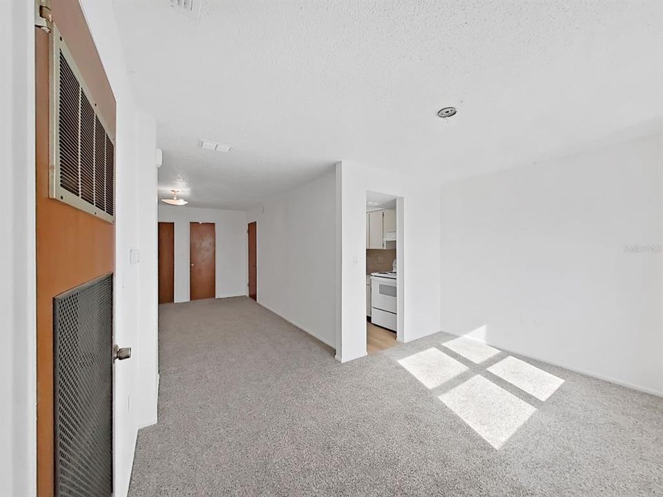 For Sale: $129,000 (1 beds, 1 baths, 750 Square Feet)