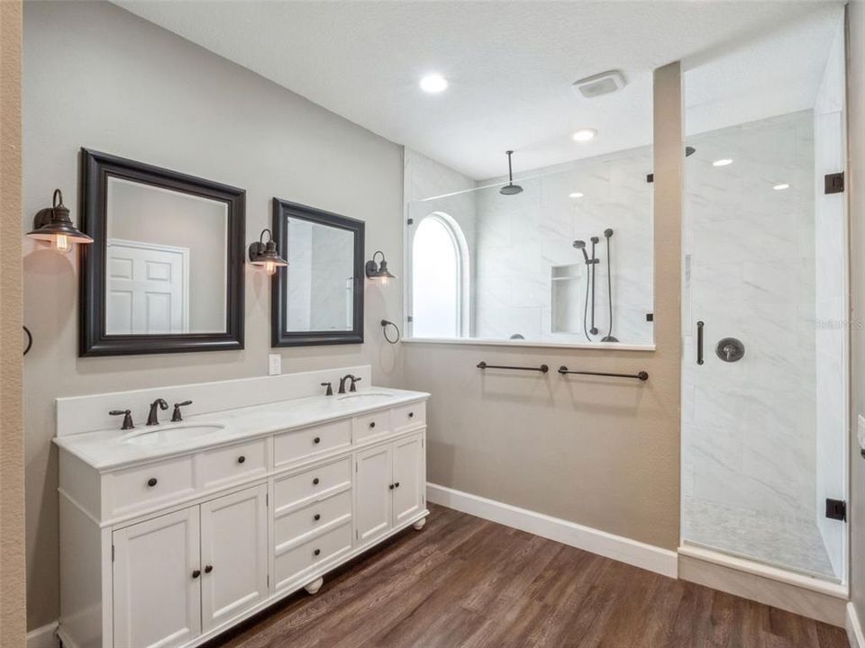 For Sale: $535,000 (4 beds, 2 baths, 2490 Square Feet)