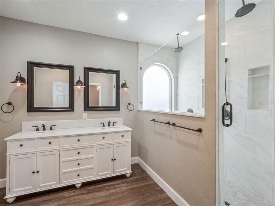 For Sale: $535,000 (4 beds, 2 baths, 2490 Square Feet)