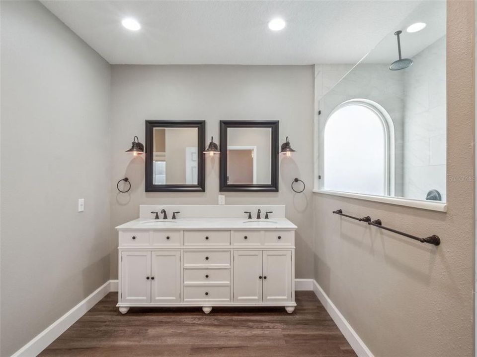 For Sale: $535,000 (4 beds, 2 baths, 2490 Square Feet)