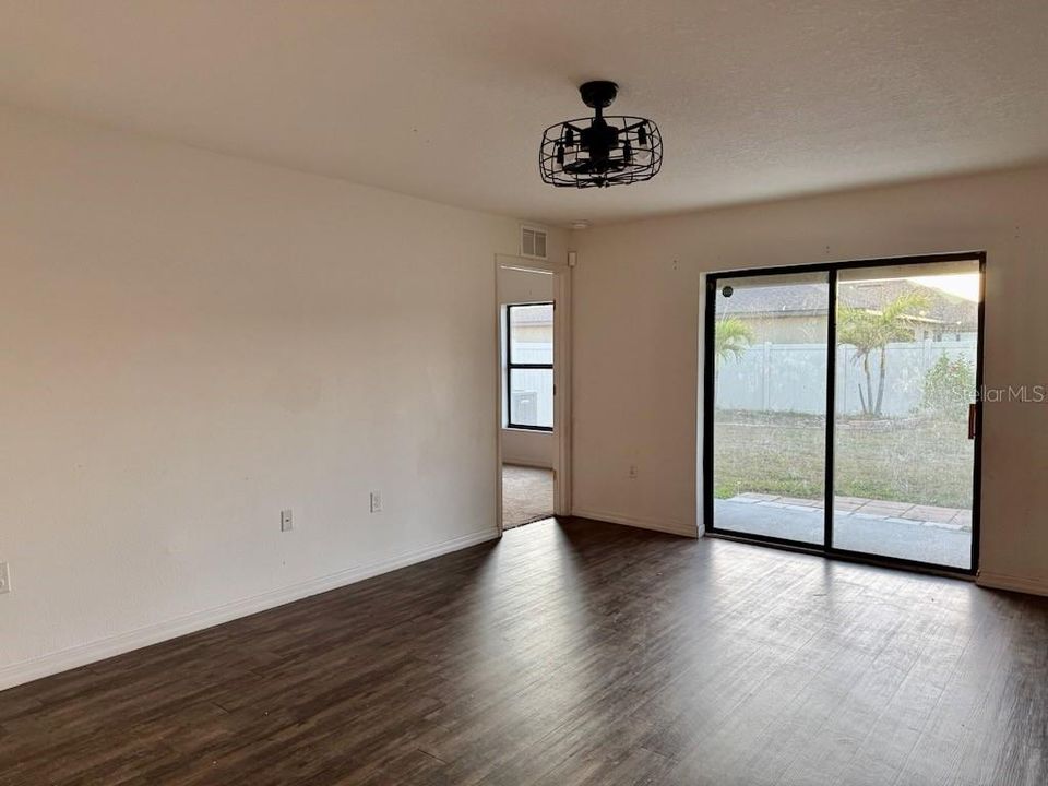 For Rent: $2,250 (3 beds, 2 baths, 1378 Square Feet)