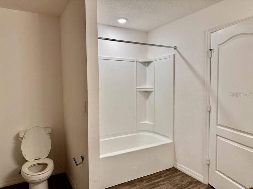 For Rent: $2,250 (3 beds, 2 baths, 1378 Square Feet)