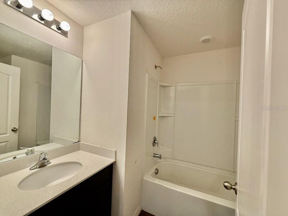 For Rent: $2,250 (3 beds, 2 baths, 1378 Square Feet)