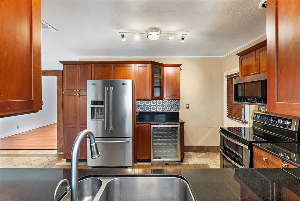 For Sale: $990,000 (3 beds, 3 baths, 2955 Square Feet)