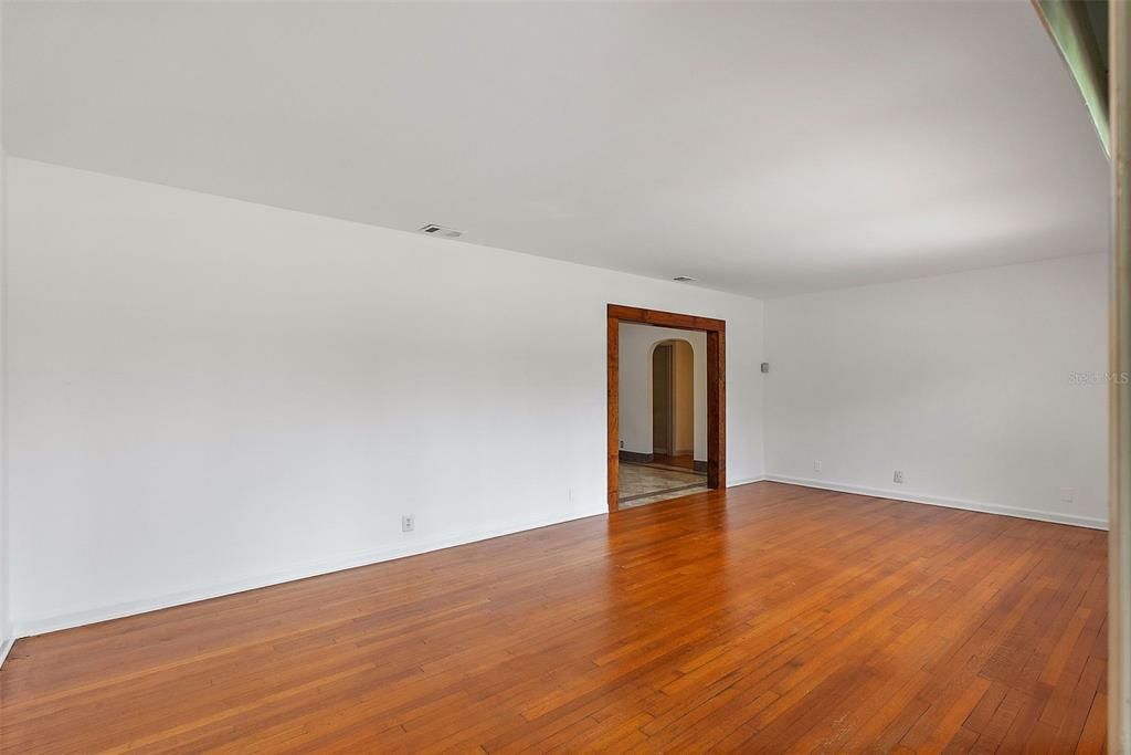 For Sale: $990,000 (3 beds, 3 baths, 2955 Square Feet)