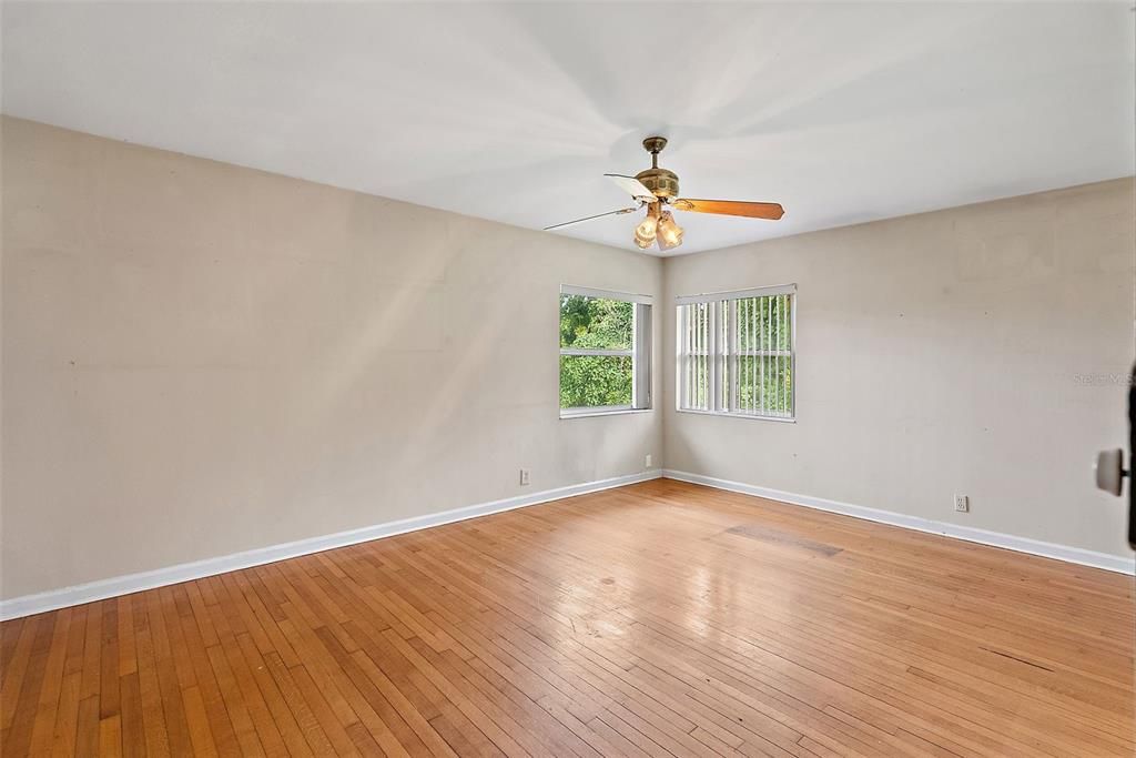 For Sale: $990,000 (3 beds, 3 baths, 2955 Square Feet)