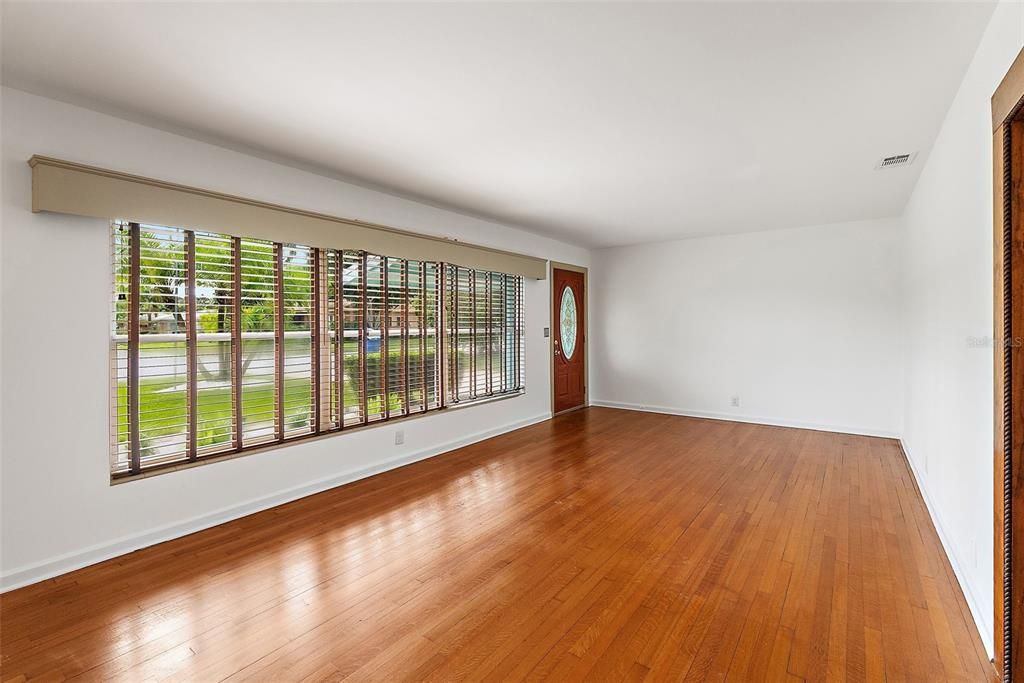 For Sale: $990,000 (3 beds, 3 baths, 2955 Square Feet)