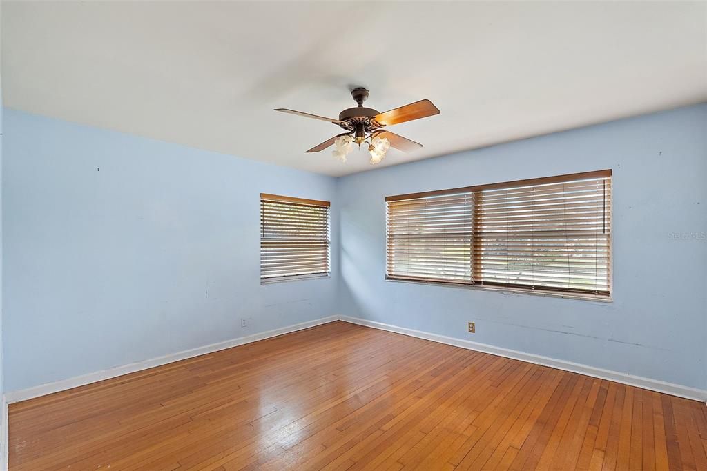 For Sale: $990,000 (3 beds, 3 baths, 2955 Square Feet)