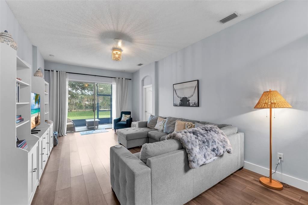 待售: $425,000 (4 贝兹, 2 浴室, 2082 平方英尺)