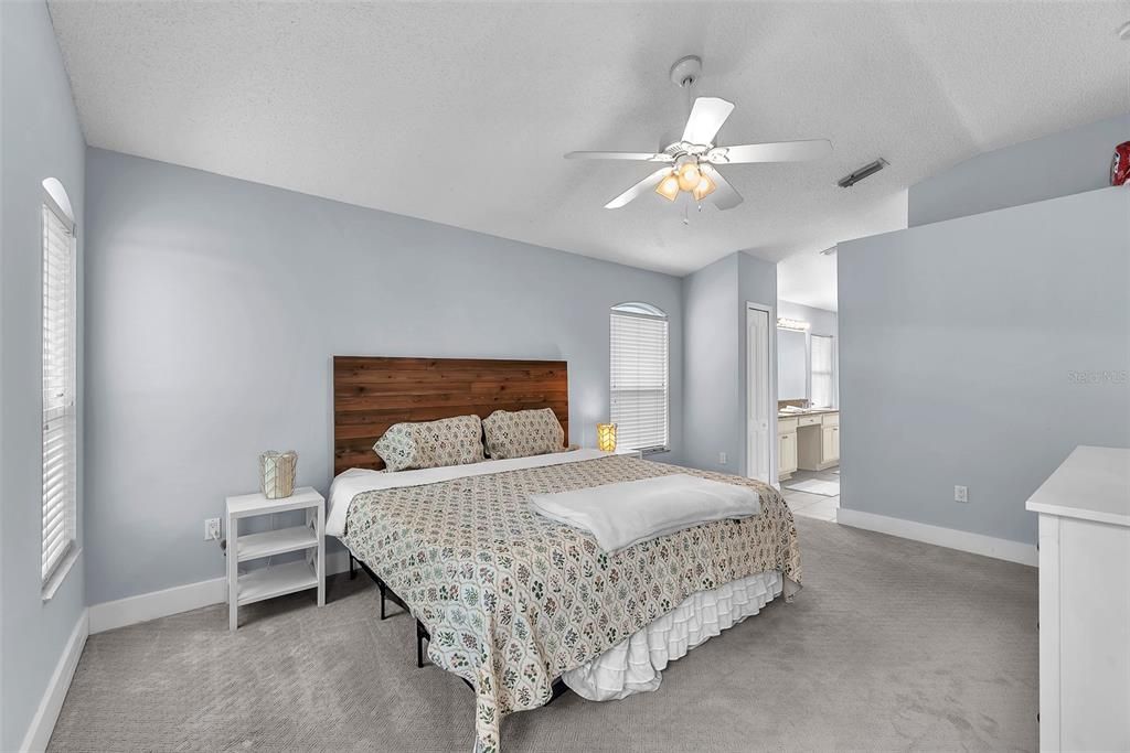 待售: $425,000 (4 贝兹, 2 浴室, 2082 平方英尺)