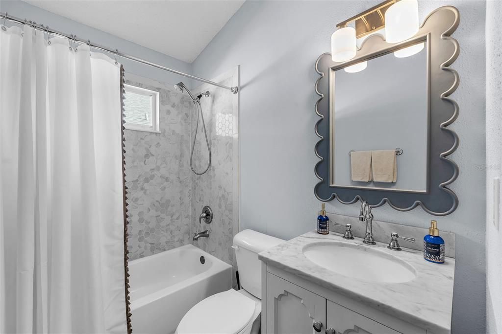 待售: $425,000 (4 贝兹, 2 浴室, 2082 平方英尺)