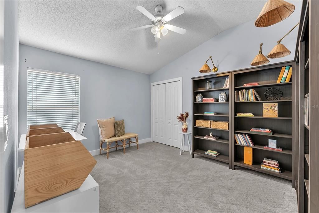 待售: $425,000 (4 贝兹, 2 浴室, 2082 平方英尺)