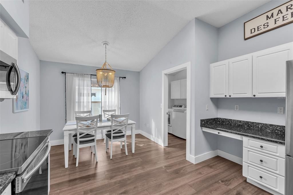 待售: $425,000 (4 贝兹, 2 浴室, 2082 平方英尺)