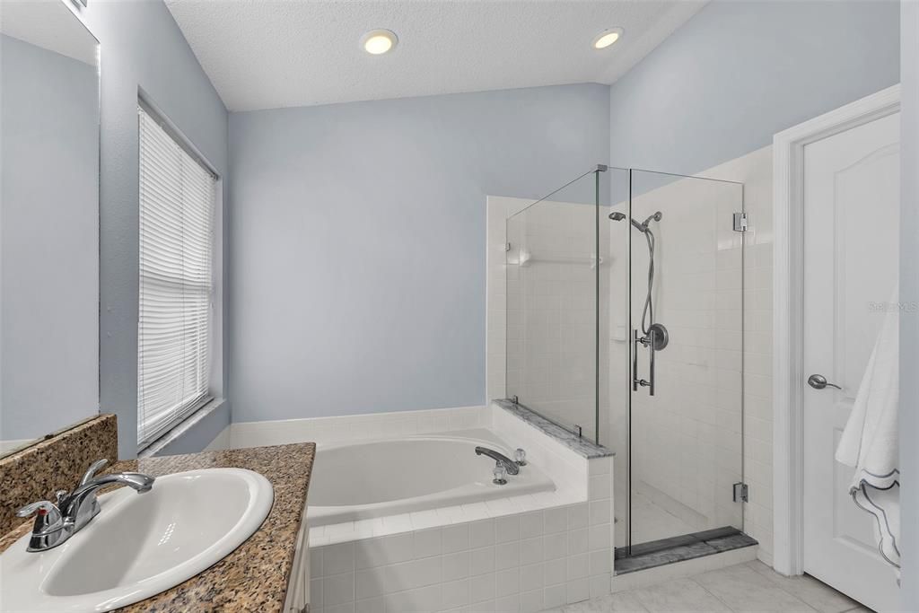 待售: $425,000 (4 贝兹, 2 浴室, 2082 平方英尺)