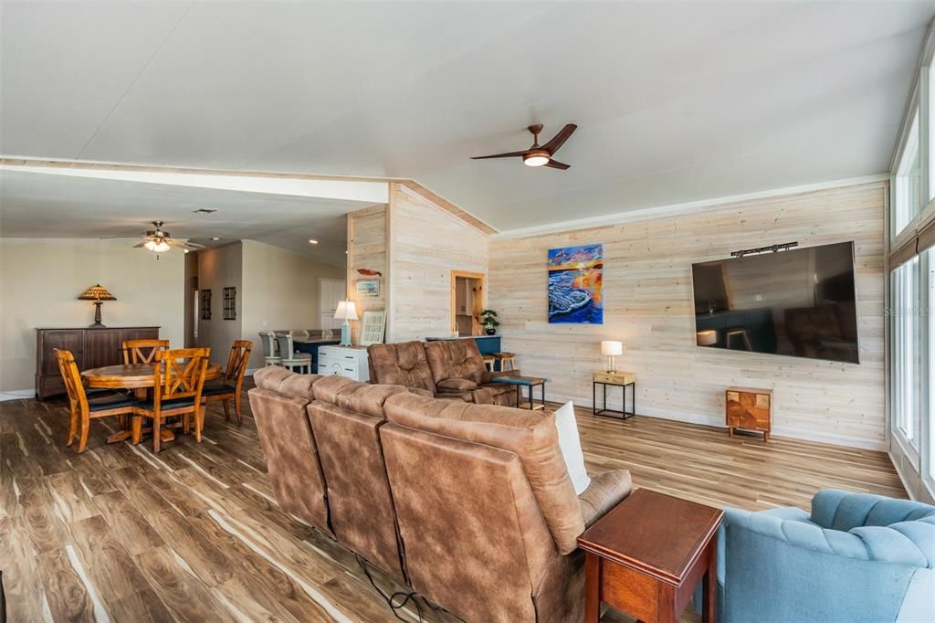 En Venta: $424,900 (3 camas, 2 baños, 1364 Pies cuadrados)