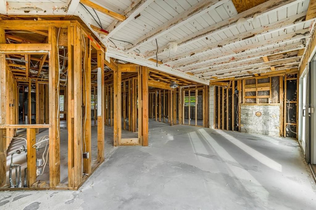 待售: $1,050,000 (2 贝兹, 2 浴室, 1675 平方英尺)