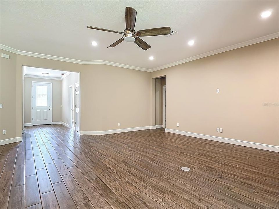 For Sale: $700,000 (4 beds, 3 baths, 2927 Square Feet)