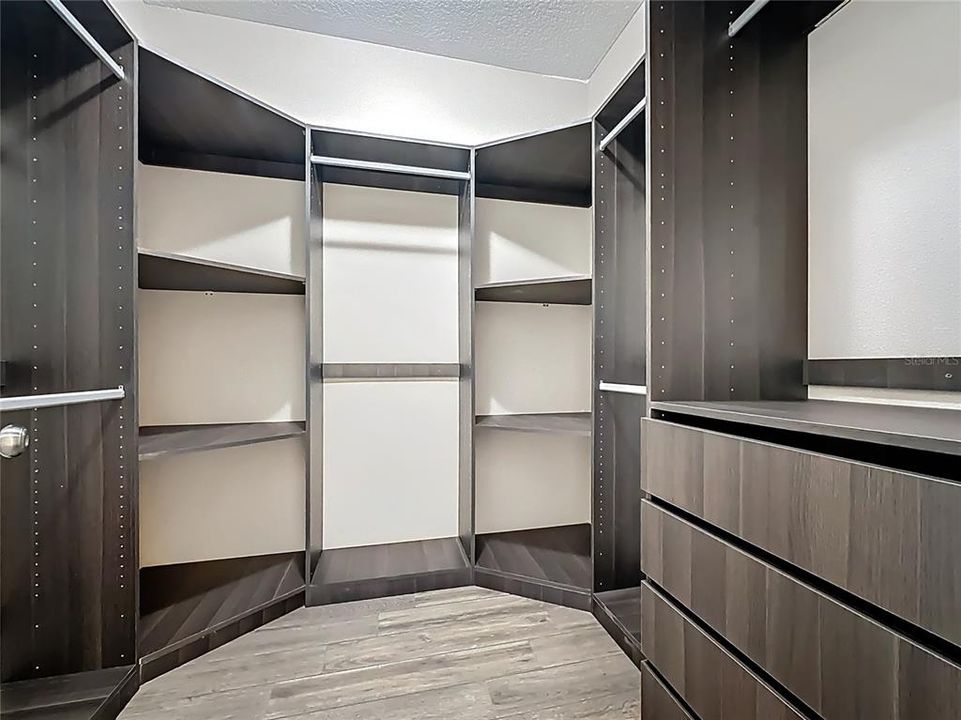 For Sale: $700,000 (4 beds, 3 baths, 2927 Square Feet)