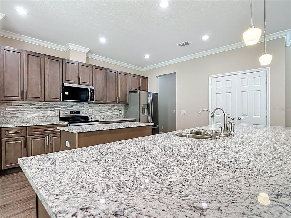 For Sale: $700,000 (4 beds, 3 baths, 2927 Square Feet)