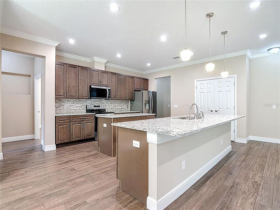 For Sale: $700,000 (4 beds, 3 baths, 2927 Square Feet)