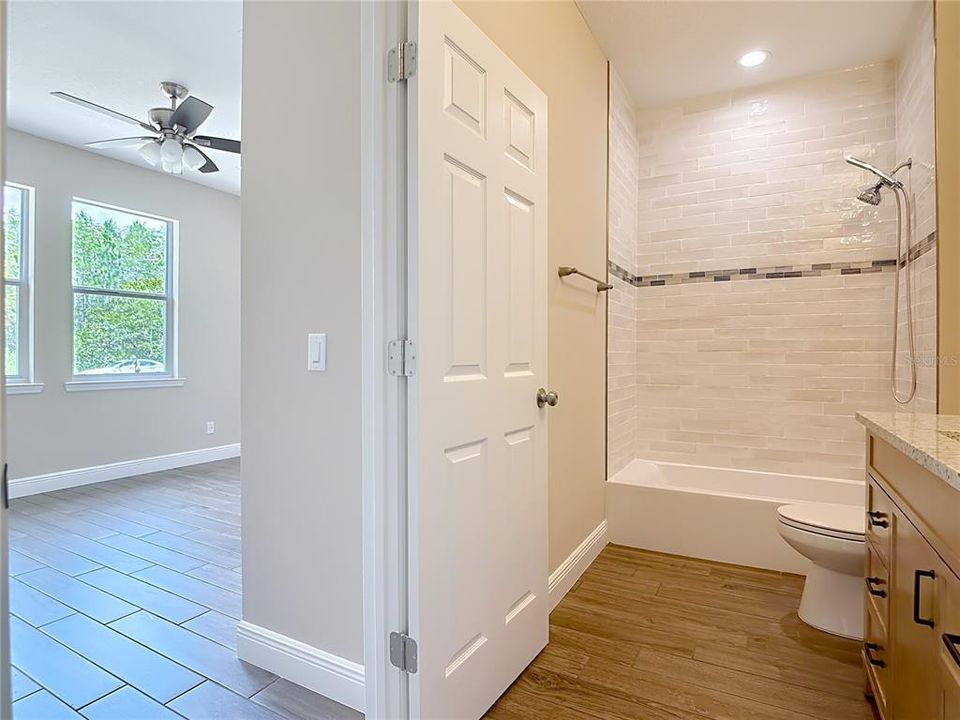 For Sale: $700,000 (4 beds, 3 baths, 2927 Square Feet)