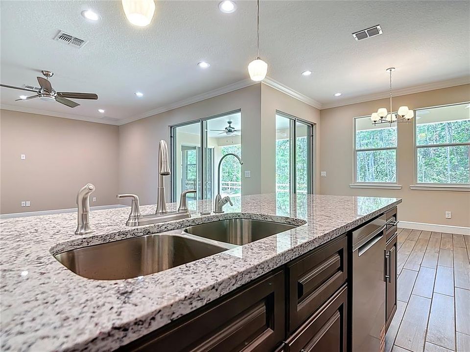 For Sale: $700,000 (4 beds, 3 baths, 2927 Square Feet)