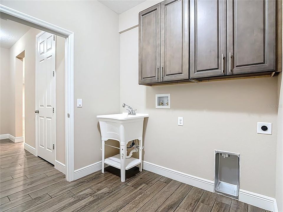 For Sale: $700,000 (4 beds, 3 baths, 2927 Square Feet)