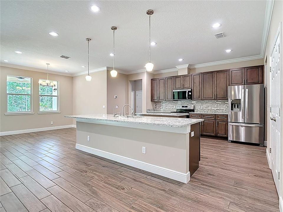 For Sale: $700,000 (4 beds, 3 baths, 2927 Square Feet)