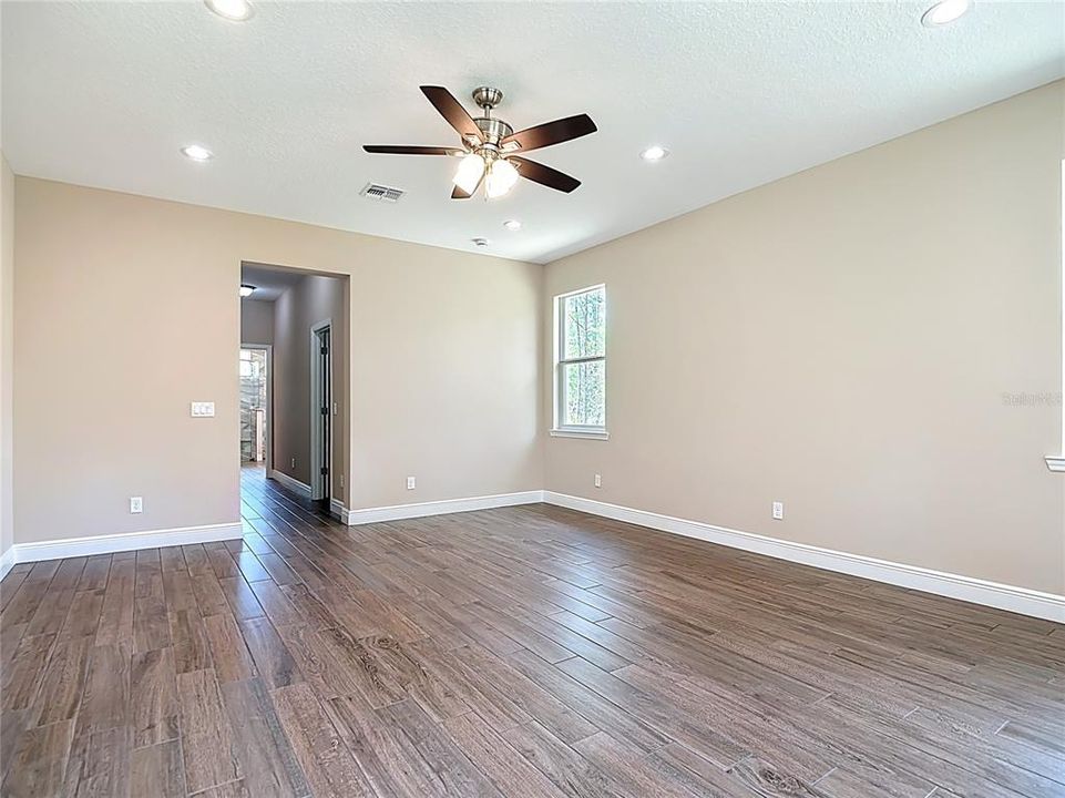 For Sale: $700,000 (4 beds, 3 baths, 2927 Square Feet)