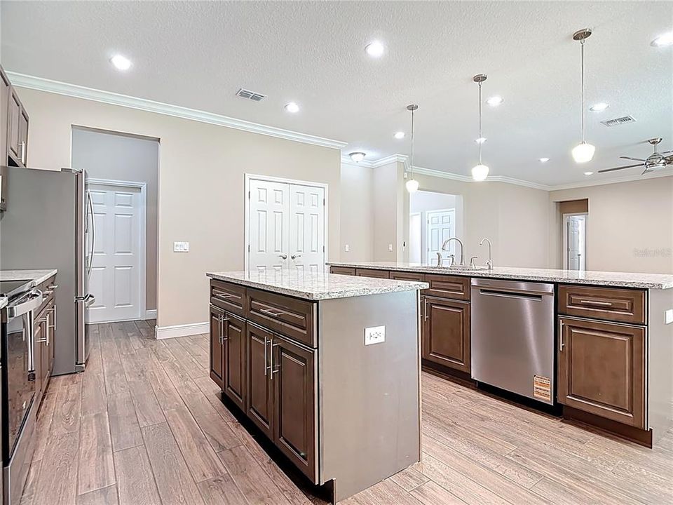 For Sale: $700,000 (4 beds, 3 baths, 2927 Square Feet)