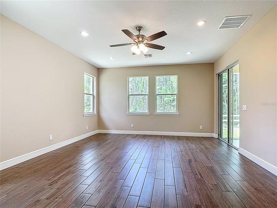 For Sale: $700,000 (4 beds, 3 baths, 2927 Square Feet)