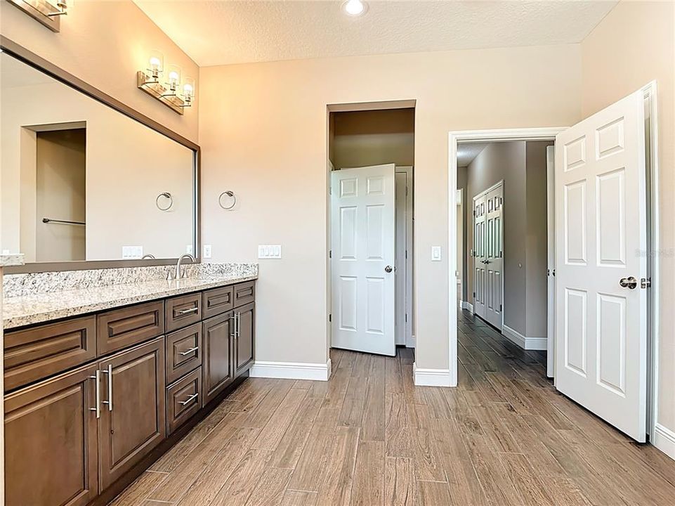 For Sale: $700,000 (4 beds, 3 baths, 2927 Square Feet)