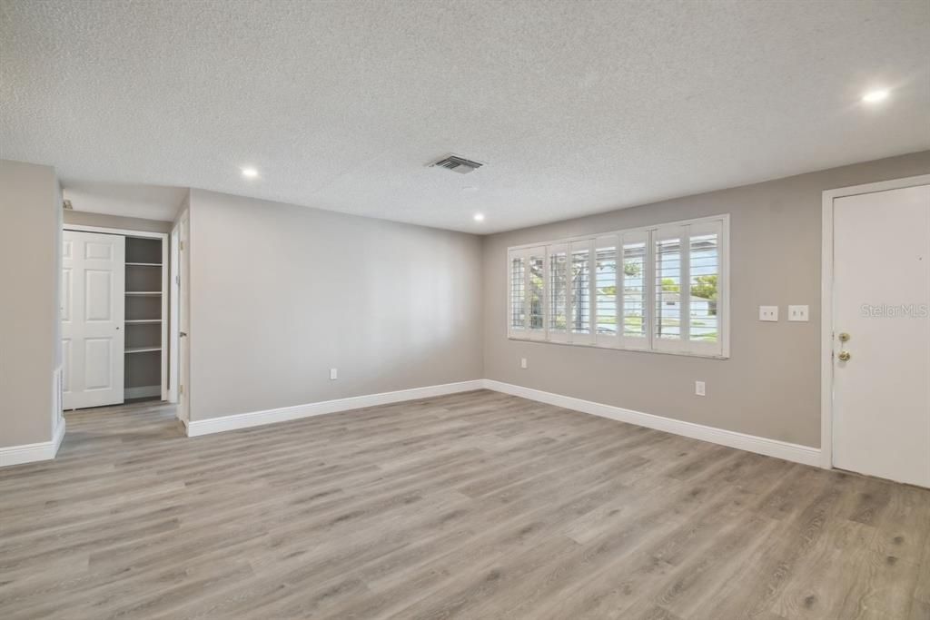 For Rent: $2,750 (4 beds, 2 baths, 2099 Square Feet)