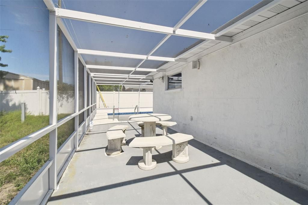 For Rent: $2,750 (4 beds, 2 baths, 2099 Square Feet)