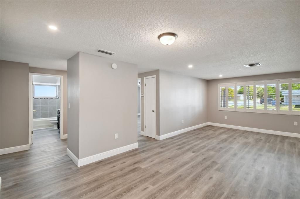 For Rent: $2,750 (4 beds, 2 baths, 2099 Square Feet)