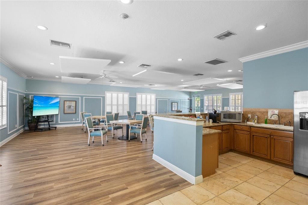 For Sale: $500,000 (2 beds, 2 baths, 2021 Square Feet)