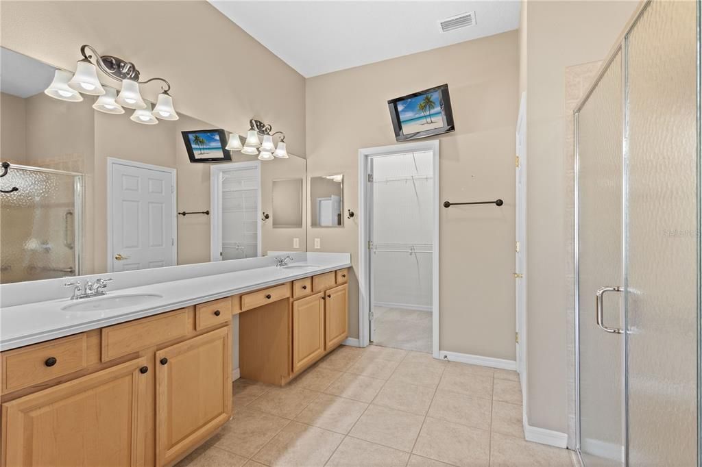 For Sale: $500,000 (2 beds, 2 baths, 2021 Square Feet)