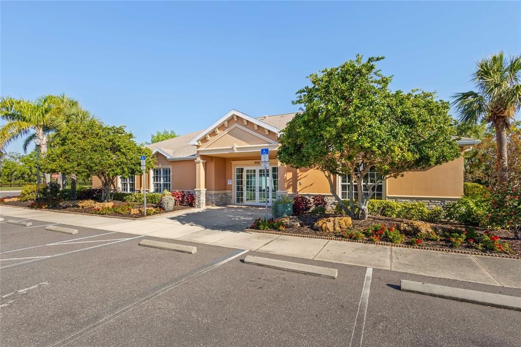 For Sale: $500,000 (2 beds, 2 baths, 2021 Square Feet)