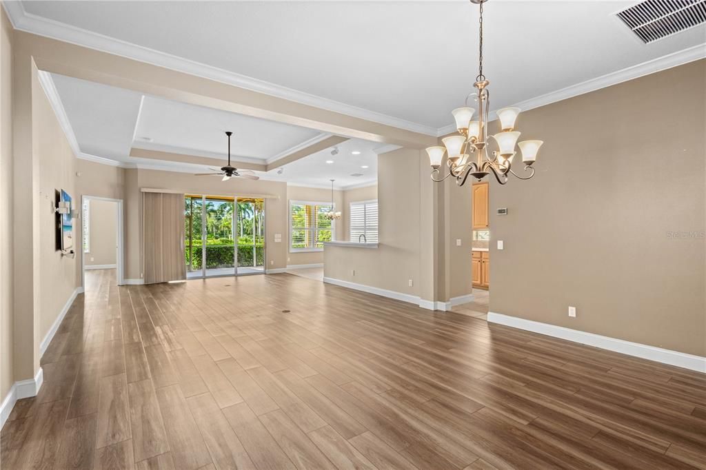 For Sale: $500,000 (2 beds, 2 baths, 2021 Square Feet)