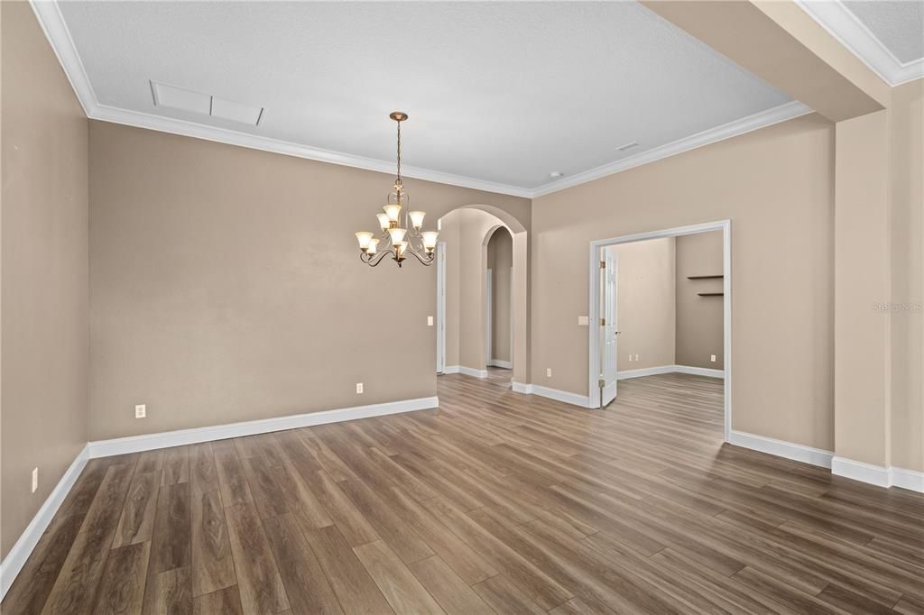 For Sale: $500,000 (2 beds, 2 baths, 2021 Square Feet)