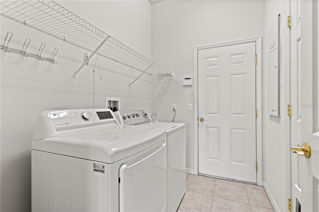 For Sale: $500,000 (2 beds, 2 baths, 2021 Square Feet)