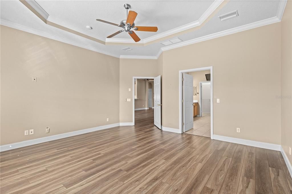 For Sale: $500,000 (2 beds, 2 baths, 2021 Square Feet)