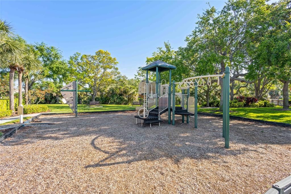 For Sale: $500,000 (2 beds, 2 baths, 2021 Square Feet)