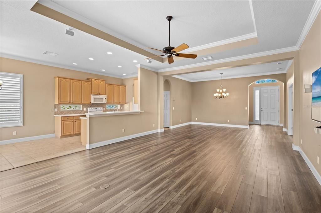 For Sale: $500,000 (2 beds, 2 baths, 2021 Square Feet)