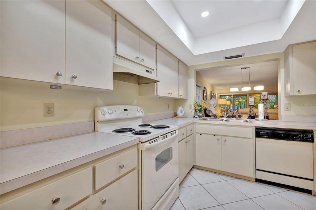 待售: $279,000 (2 贝兹, 2 浴室, 1127 平方英尺)